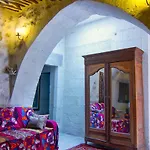 Hotel Takaev Cave House 2*