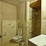 Takaev Cave House Hotel 2*