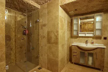 Takaev Cave House فندق أُتْشيسار