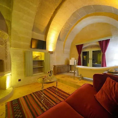 Takaev Cave House فندق أُتْشيسار