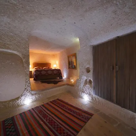 Takaev Cave House فندق أُتْشيسار