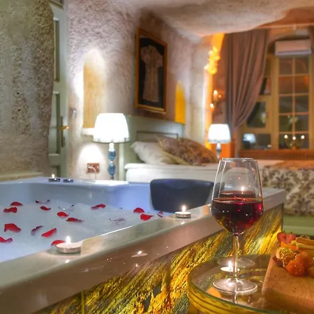 Takaev Cave House فندق أُتْشيسار