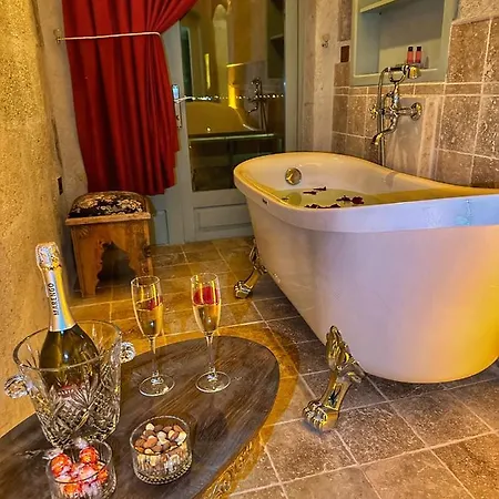 Takaev Cave House Üçhisar