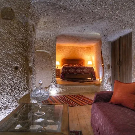 فندق Takaev Cave House 2*