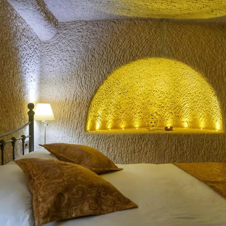 فندق Takaev Cave House 2*