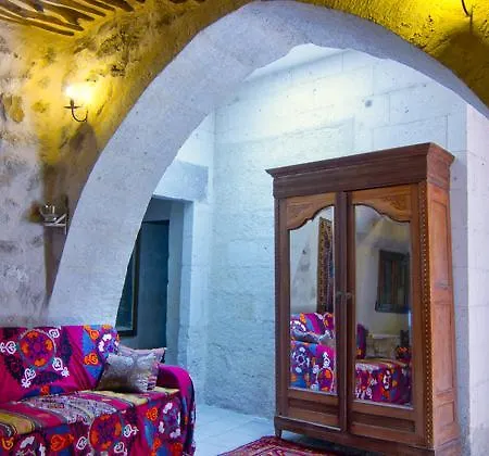 فندق Takaev Cave House 2*